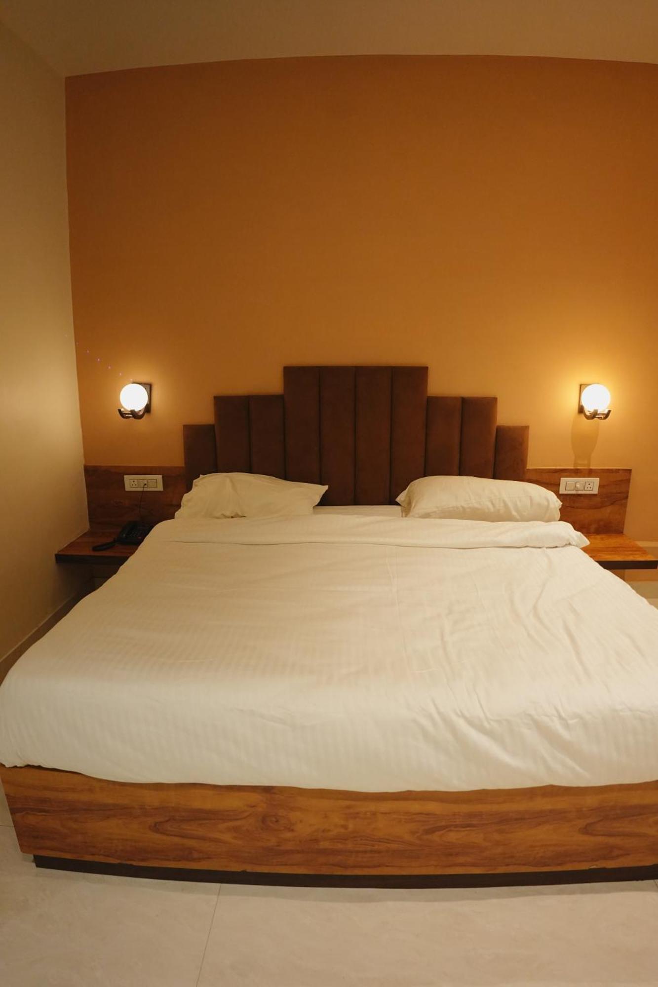 The Krati Resort & Convention Centre Барелі Екстер'єр фото
