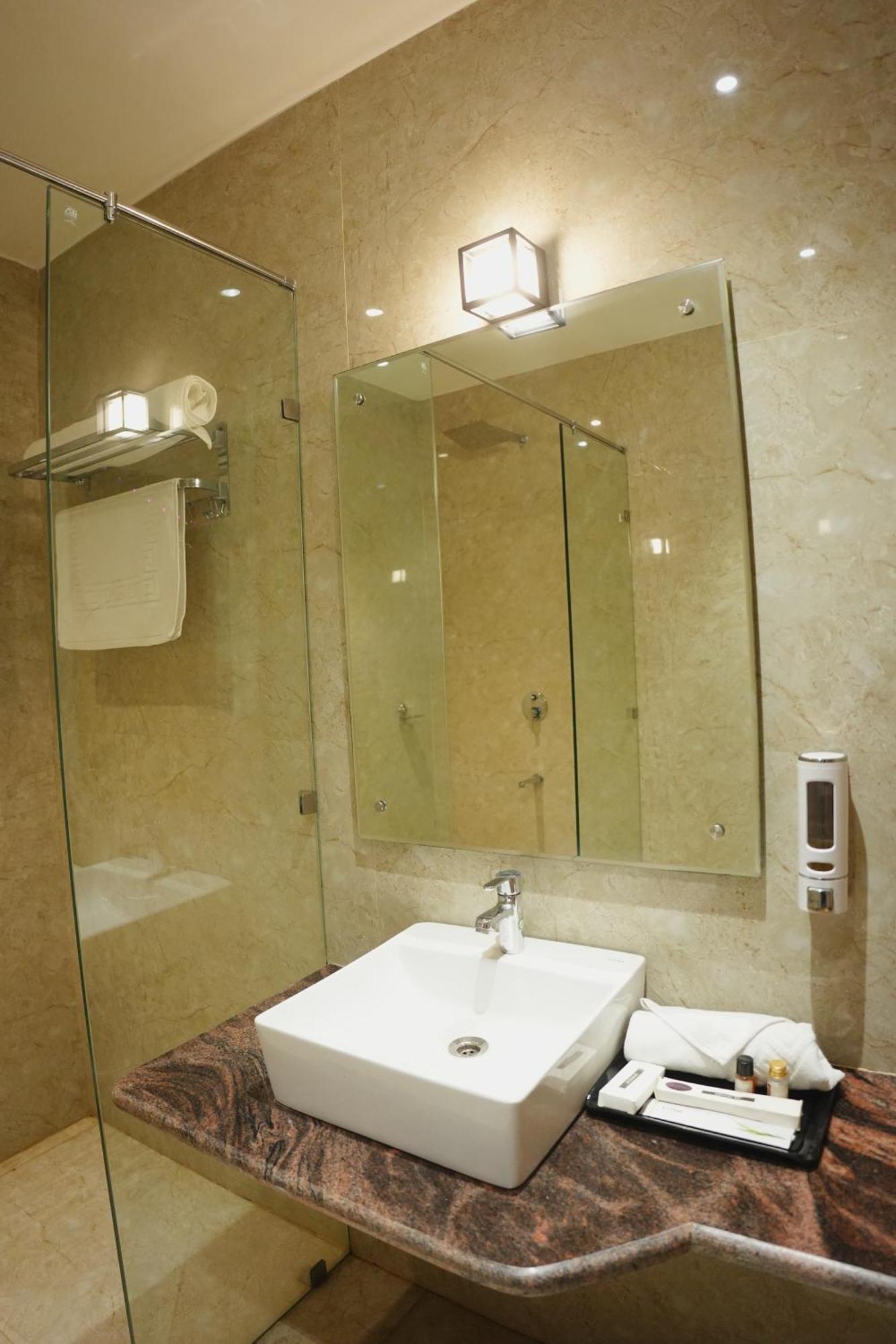 The Krati Resort & Convention Centre Барелі Екстер'єр фото